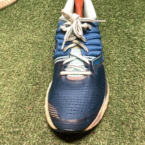 Saucony Hurricane 22 running shoes women’s size 8 wide (OKPM-12-006) - Picture 9 of 13